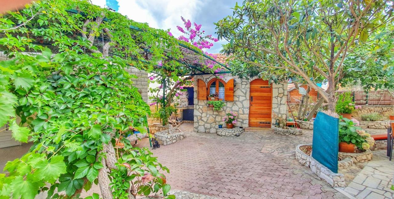 Apartmani Maja Kanica Rogoznica  Ngoại thất bức ảnh